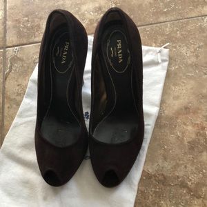 chocolate brown suede pep toe heels